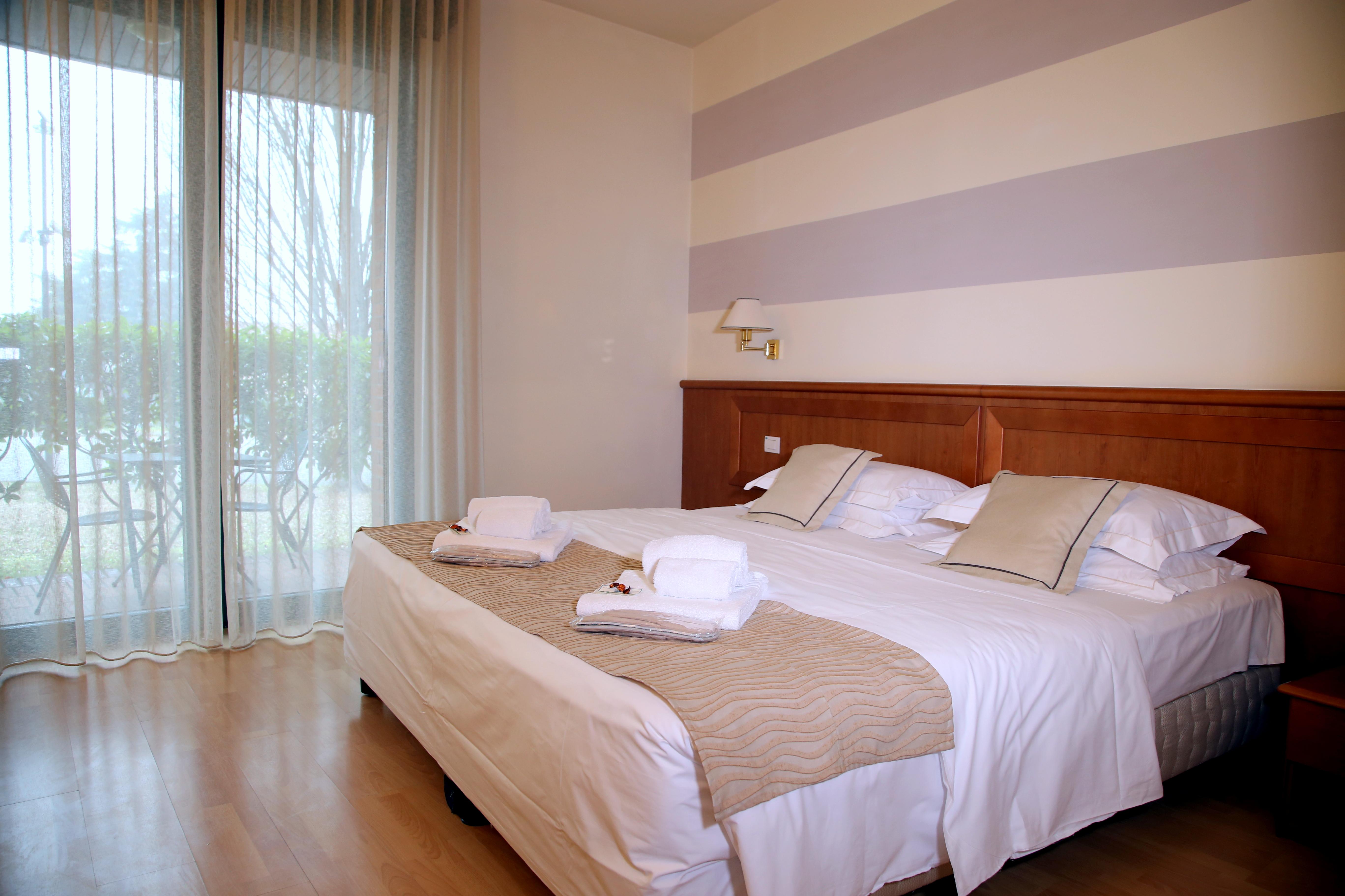 Phi Hotel Emilia Оццано-делл'Эмилия Экстерьер фото