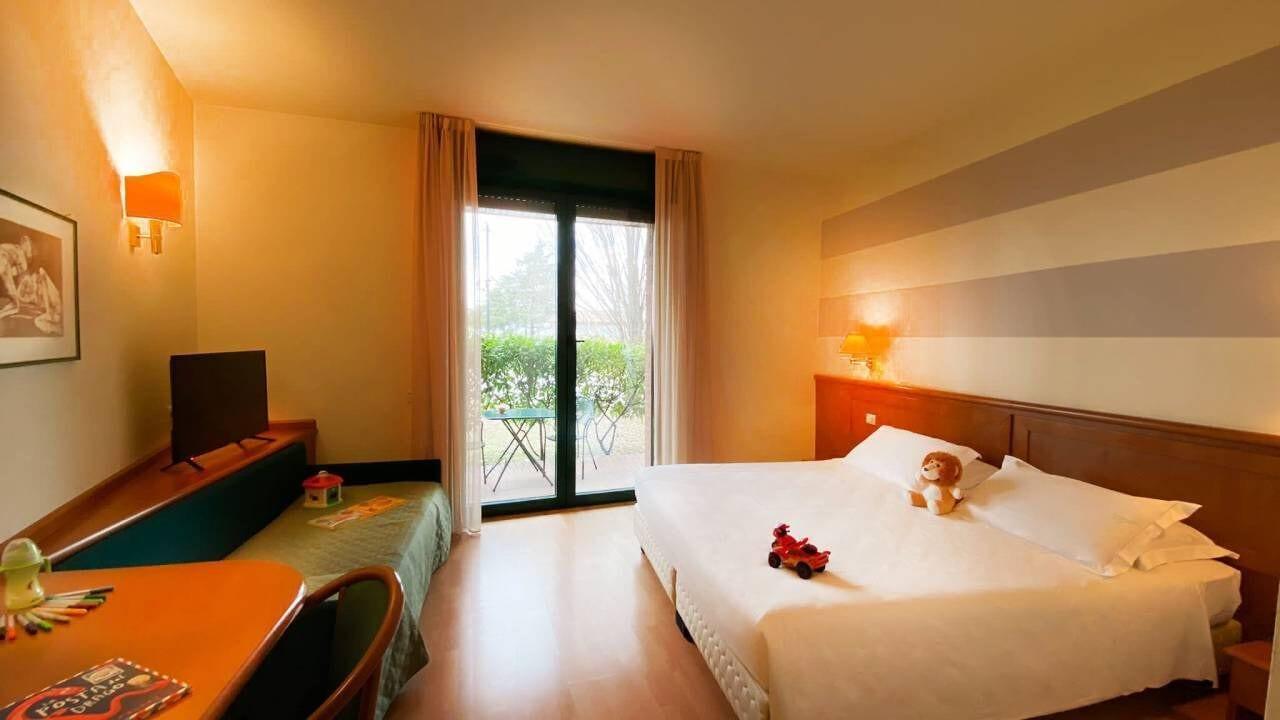Phi Hotel Emilia Оццано-делл'Эмилия Экстерьер фото