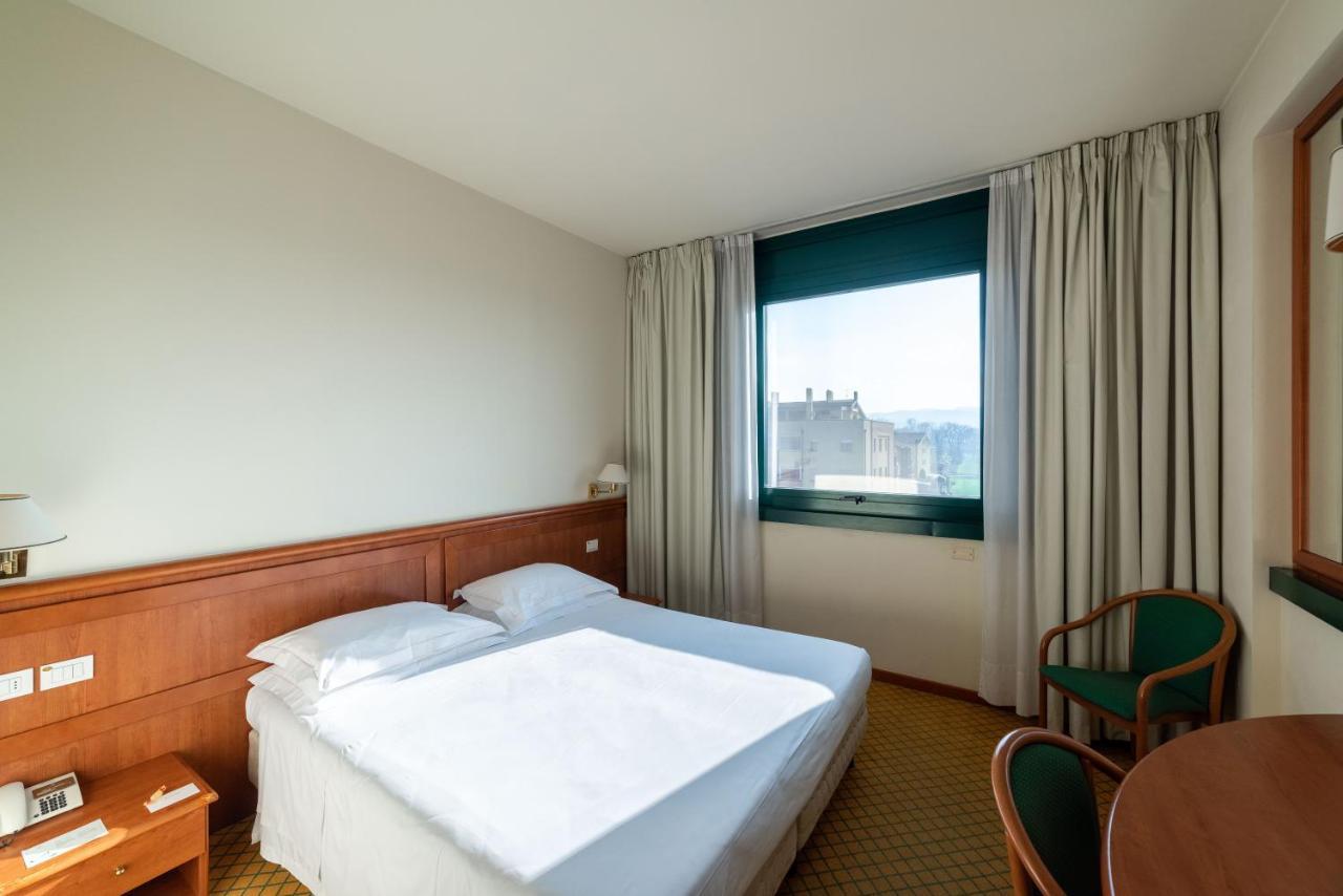 Phi Hotel Emilia Оццано-делл'Эмилия Экстерьер фото