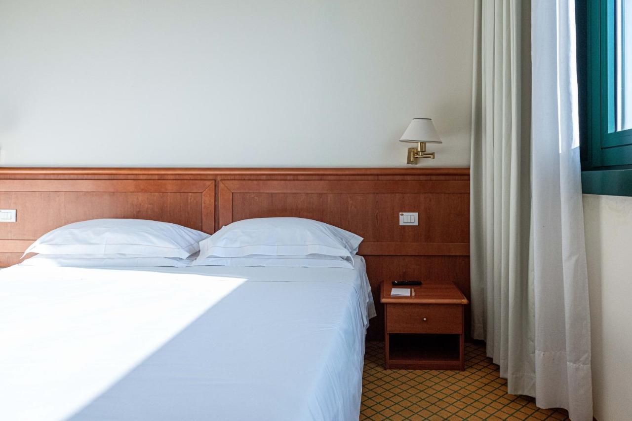 Phi Hotel Emilia Оццано-делл'Эмилия Экстерьер фото