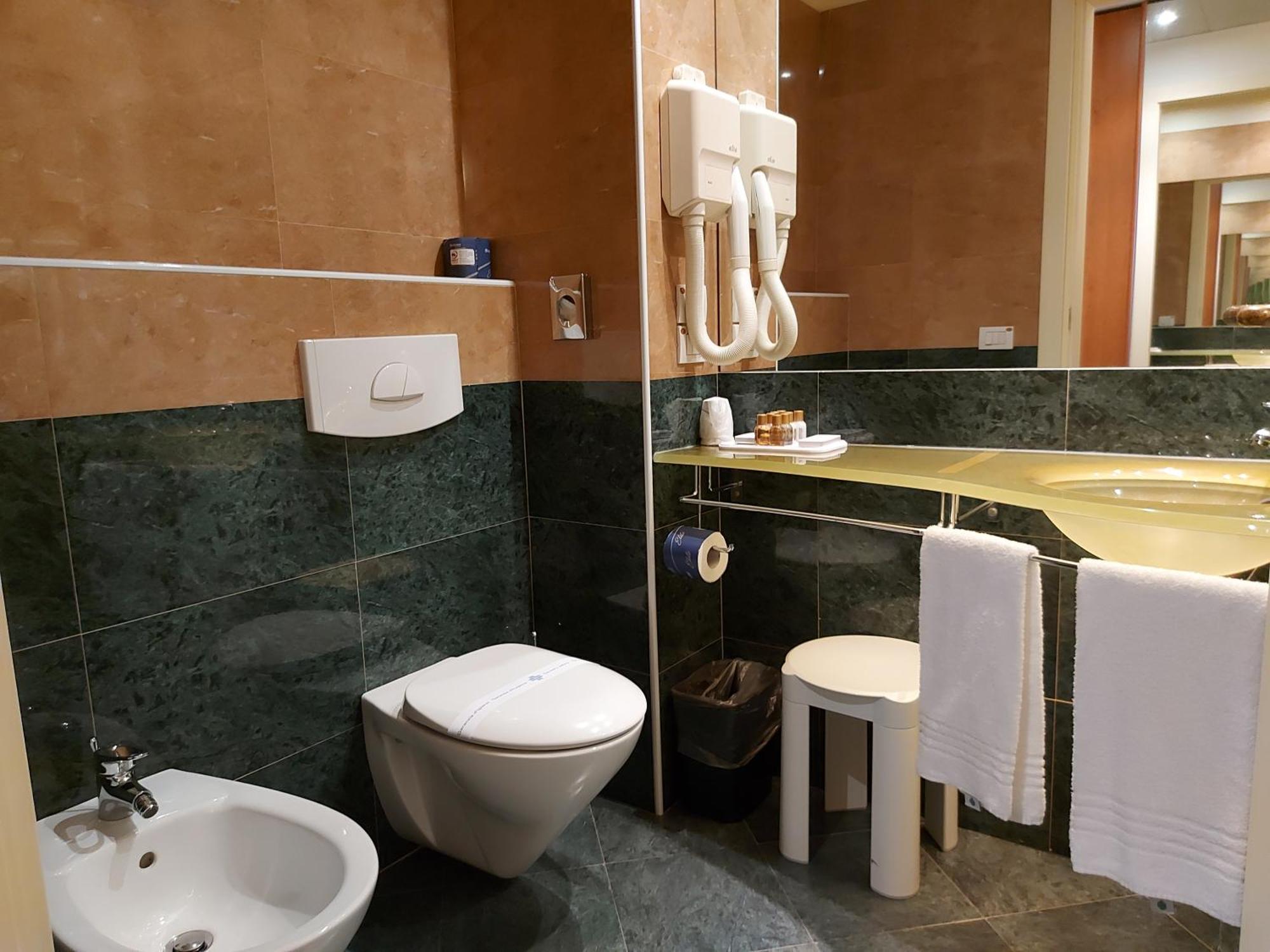 Phi Hotel Emilia Оццано-делл'Эмилия Экстерьер фото